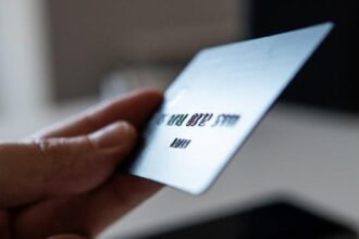 frauda informatica in cuplu 695d19096b4ea