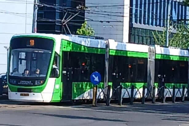 haos pe linia 41 tramvaie blocate si retea electrica distrusa la pod ciurel a fost infiintata linia naveta 641 697cb28e1b097