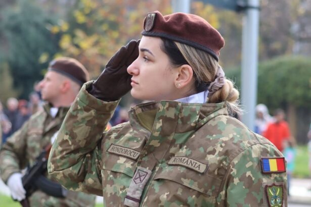 ileana lucia hondorocu sublocotenentul care conduce un pluton al batalionului 22 infanterie romanati la doar 23 de ani 6979ebf41942a