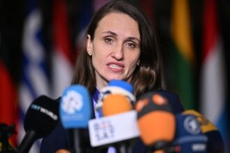 in plina austeritate bugetara rezista de la externe da 18 000 de euro pe un raft metalic 695ab2a0d1b59