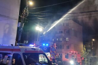 incendiu de amploare intr un bloc din murfatlar zece oameni evacuati de urgenta interventie masiva a pompierilor foto 696a8257cb866
