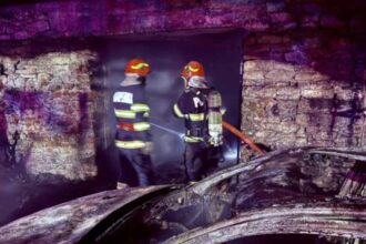 incendiu puternic la buimaceni in judetul botosani depozit service auto si vopsitorie cuprinse de flacari foto 6958f1ccd8b7c