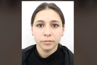 o adolescenta din bals data disparuta de familie 6963cc4a7e460