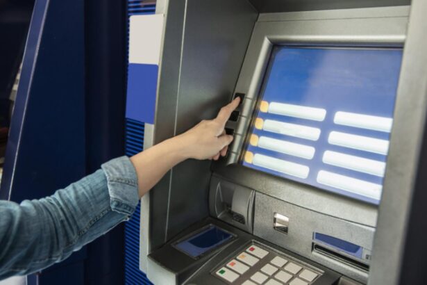 o banca uriasa inchide 100 de sucursale din europa clientii obligati sa si schimbe modul in care isi gestioneaza banii 697931bb0f99d