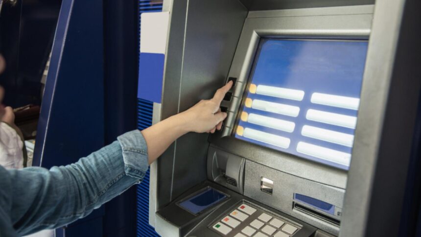 o banca uriasa inchide 100 de sucursale din europa clientii obligati sa si schimbe modul in care isi gestioneaza banii 697931bb0f99d