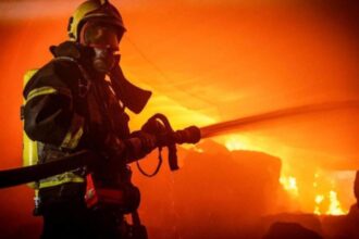 o casa a ars in totalitate in noaptea de revelion in judetul suceava pompierii au intervenit pentru stingerea a doua mari incendii din judet 69563d35178db