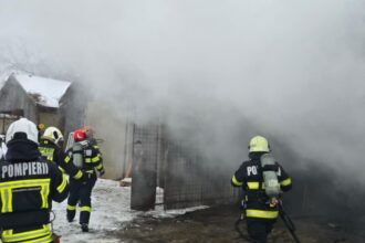 pericol major la satu mare butelii cu oxigen scoase dintr un depozit in flacari risc urias de explozie galerie foto 6966301e01400