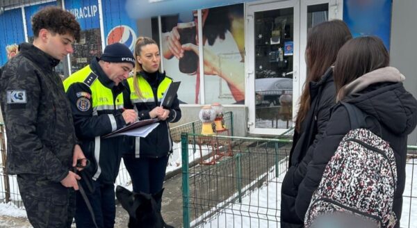 politistii din olt actiuni in slatina pentru combaterea consumului si traficului de droguri delincventei juvenile si siguranta elevilor 696b375853437