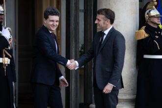 presedintele nicusor dan pleaca la paris ce probleme lasa in tara 695a45d6af49a