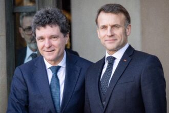 prietenie doar aparenta macron fara reactie dupa ce nicusor dan a ramas blocat pe aeroportul din franta 695f9d82e98a3