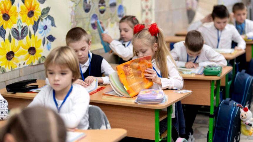 scolile din rusia reintroduc nota la purtare care include obedienta si conformare ideologica 69734b19cf558