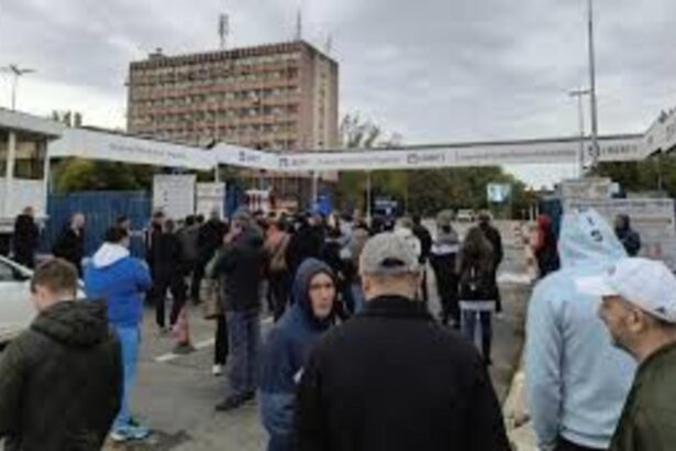 situatia critica la combinatul siderurgic galati autoritatile nu gasesc solutii un angajat in greva foamei a ajuns la spital 696f614678ece