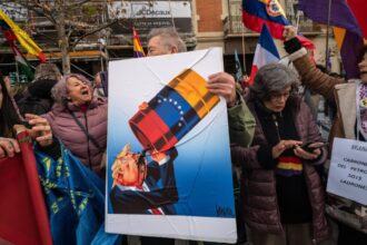 spania se revolta impotriva lui trump mii de manifestanti in strada pentru a denunta o agresiune imperialista dupa capturarea lui maduro video foto 695a9c7451dbb