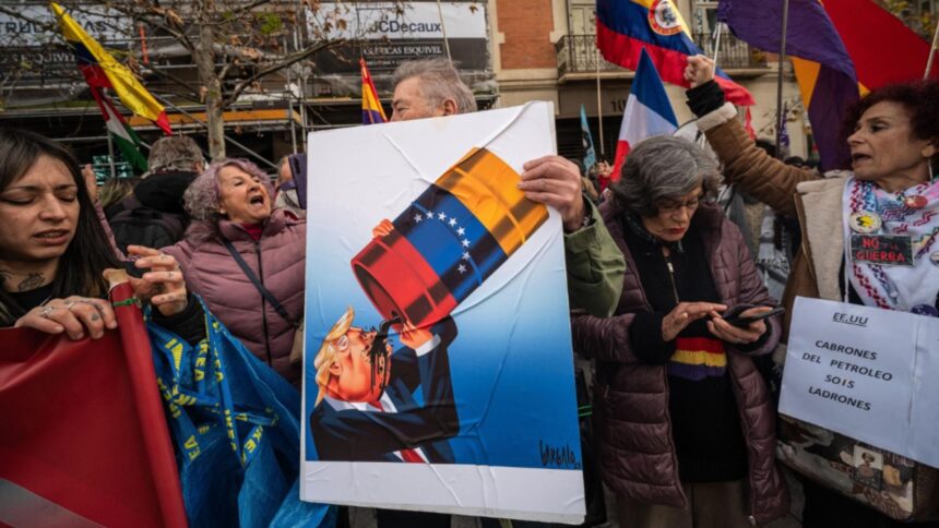spania se revolta impotriva lui trump mii de manifestanti in strada pentru a denunta o agresiune imperialista dupa capturarea lui maduro video foto 695a9c7451dbb