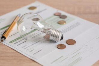 statul mai da niste bani pentru saracii care nu au de factura 50 de lei la curent si 100 de lei la gaze 6975e2a20636d