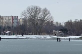 tot mai multi romani ignora avertizarile si se aventureaza pe lacuri inghetate chiar si dupa accidentul grav de la craiova video 696e019a3e510