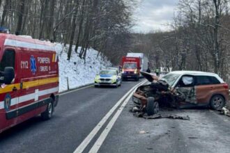 trafic blocat pe dn1 in hula bradului in judetul sibiu dupa un accident cu trei masini este necesara evaluarea medicala a victimelor 69565bb72031c 1