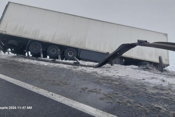 trafic restrictionat pe a1 in judetul sibiu din cauza unui tir rasturnat foto 696783d019594