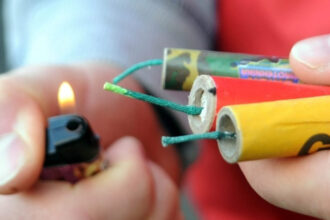 trei persoane au fost ranite la buzau un tanar de 25 de ani in stare grava dupa explozia unei petarde 6957b7b9da68f