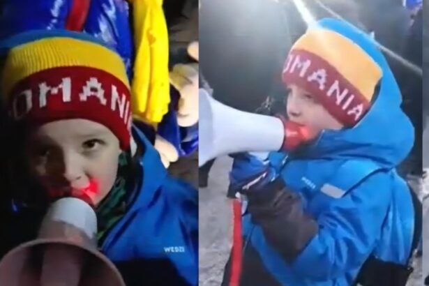 un copil de doar cativa anisori imaginea protestului din capitala micutul a luat portavocea si a strigat numele lui calin georgescu alaturi de mii de oameni 696a272cd86c5