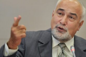 un fost ministru al finantelor il desfiinteaza pe bolojan din 1990 nu am mai avut un buget atat de intarziat 6977d5b626981