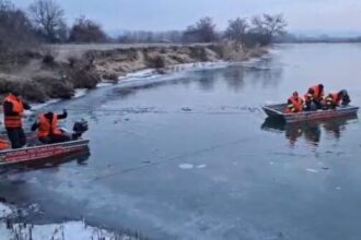 video doua persoane cautate in raul olt de pompierii din doua judete in zona localitatii dobroteasa update 695a36754012a