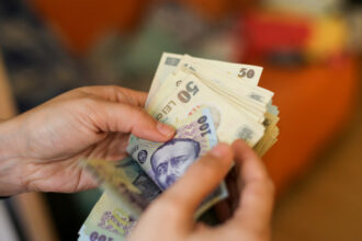 video un participant la pilonul ii va incasa peste 3 milioane de lei altul doar 1 400 de lei de unde vin diferentele 695786621327a