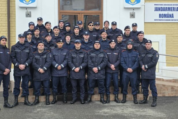 31 de elevi ai scolilor militare incep practica in structurile de paza si protectie ale jandarmeriei olt 699c44921e1c1
