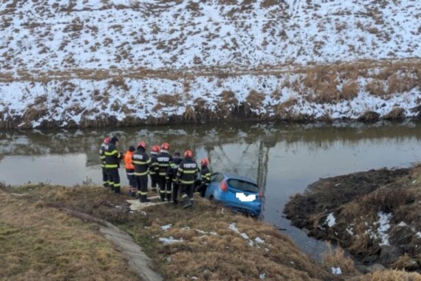 accident in iasi o soferita a ajuns la spital dupa ce a plonjat cu masina in raul bahlui 699c0b821b88d