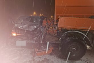 accident intre un microbuz si un utilaj de deszapezire video 6980442fbbd13