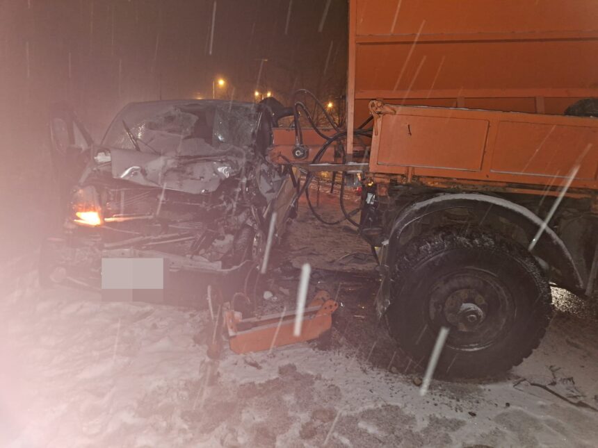 accident intre un microbuz si un utilaj de deszapezire video 6980442fbbd13