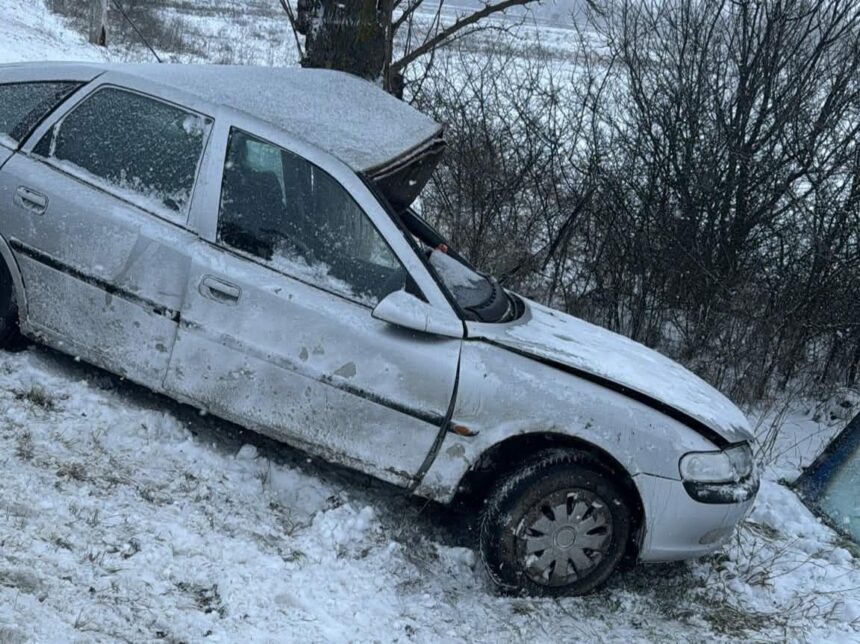 accident la ganeasa un sofer a intrat intr un copac de pe marginea drumului 698071ea4322e
