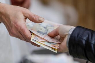 adio plati cash nelimitate ue impune un prag maxim obligatoriu ce se schimba pentru romani 6998bbe12665d