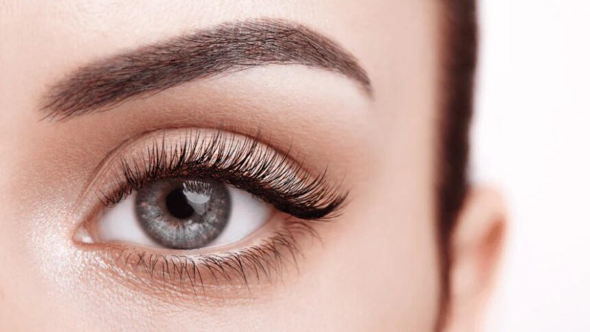 adolescente ajunse la spital din cauza genelor false medicii avertizeaza lipiciul poate afecta grav vederea 6989915d307fa