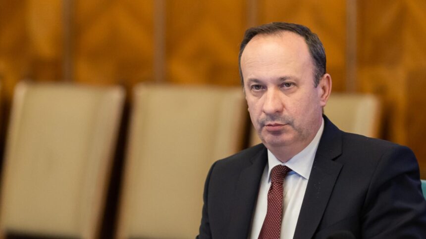 adrian caciu atac dur la adresa lui bolojan dupa ce romania a intrat in recesiune tehnica a bagat romania in gard cel mai slab premier din istorie 698ef60bea295