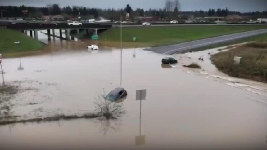 apele se dezlantuie risc de inundatii pe raurile din sase judete anunta inhga 698486168b330