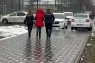 batrani din olt inselati de angajatele unei institutii bancare prejudiciu de peste 61 500 lei video 699da76dafcbc