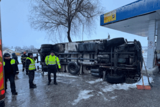 camion rasturnat pe dj 546 in olt ce au descoperit politistii la fata locului soferul a fost sanctionat foto 69994d3861b0f