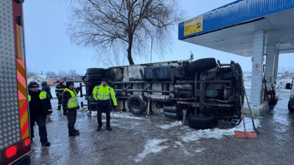 camion rasturnat pe dj 546 in olt ce au descoperit politistii la fata locului soferul a fost sanctionat foto 69994d3861b0f