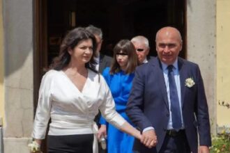 cat castiga partenera lui ilie bolojan veniturile ioanei fasie au crescut de cand a intrat in lumina reflectoarelor 6996cc1177a21