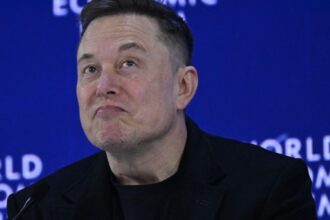 cel mai bogat om de pe planeta spune ca banii nu aduc fericirea postarea lui elon musk care i a lasat pe toti cu gura cascata 6985ac17731b8