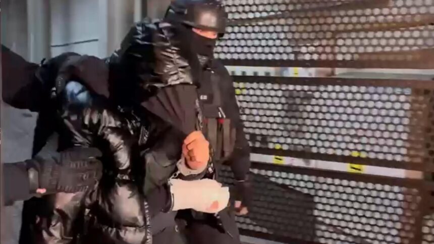 cine este criminalul romanului care a construit un sat romanesc in sua tanarul a fost audiat de politie video 6992178b32615