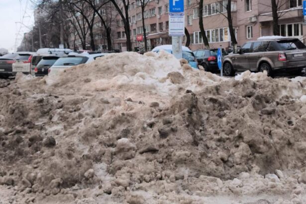 ciprian ciucu i a pus si astazi la punct pe primarii de sectoare pentru ca nu au dat zapada la o parte nici a doua zi dupa ninsori 69989fc488907