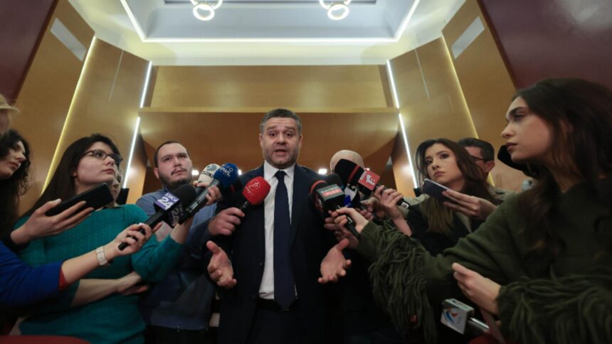 ciprian ciucu se spala pe maini de craterele de pe sosele pe cine da vina edilul 69a17b9246093