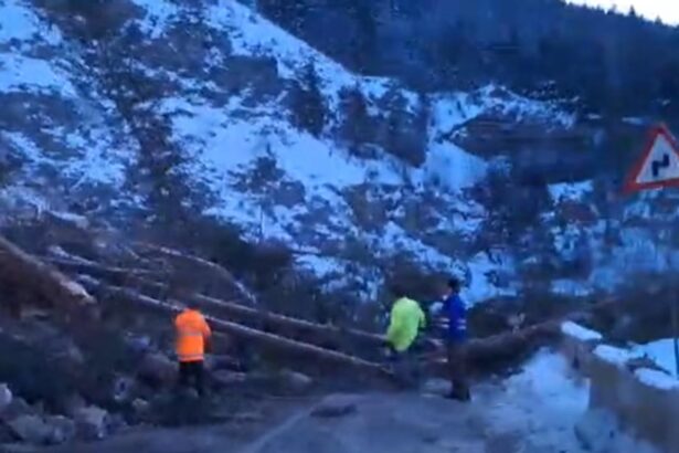 circulatie blocata pe transalpina in judetul alba dupa o masiva alunecare de teren video 69a0a99a23a1d