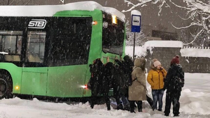 cod rosu de ninsori abundente in bucuresti si ilfov miercuri dimineata a fost emis ro alert blocaje majore in traficul rutier si cfr 69954e242138b