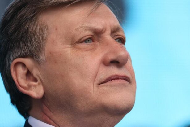 crin antonescu desfiinteaza gasca rezistilor de la putere nicusor dan nu are nicio strategie pe plan extern oana gheorghiu n are niciun fel de competenta 69804c614687a