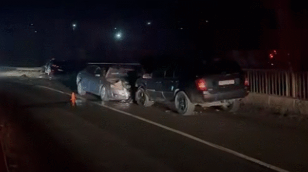 doua masini conduse de soferi din slatina lovite de un autoturism intrat pe contrasens evenimentul soldat cu 5 victime printre care 3 minori foto 699b4af26e46c