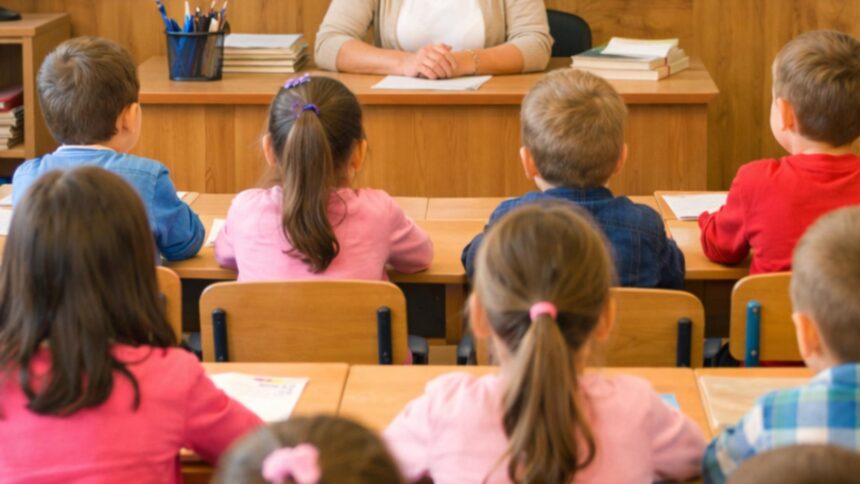 elevii care intra in vacanta de azi scolile isi suspenda cursurile pentru o saptamana 699898d1f0cb4