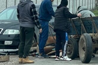 eveniment rutier mai putin obisnuit in olt o caruta a intrat in plin intr un autoturism care circula regulamentar foto 698b1a019f33d